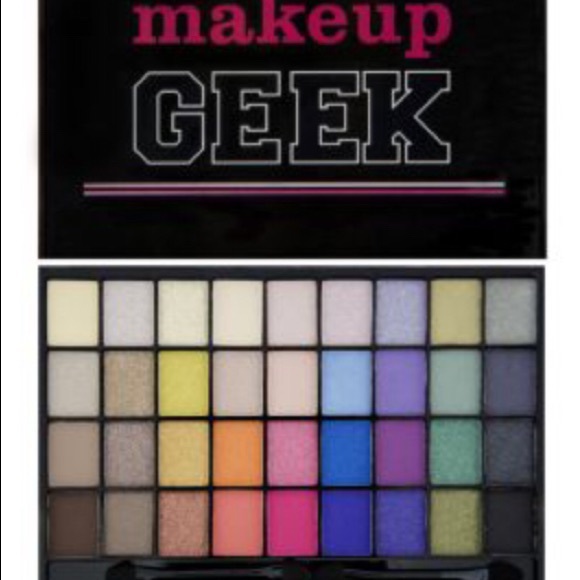 3/$39 NEW I Heart Makeup (Revolution) MAKEUP GEEK eyeshadow palette - Picture 1 of 1